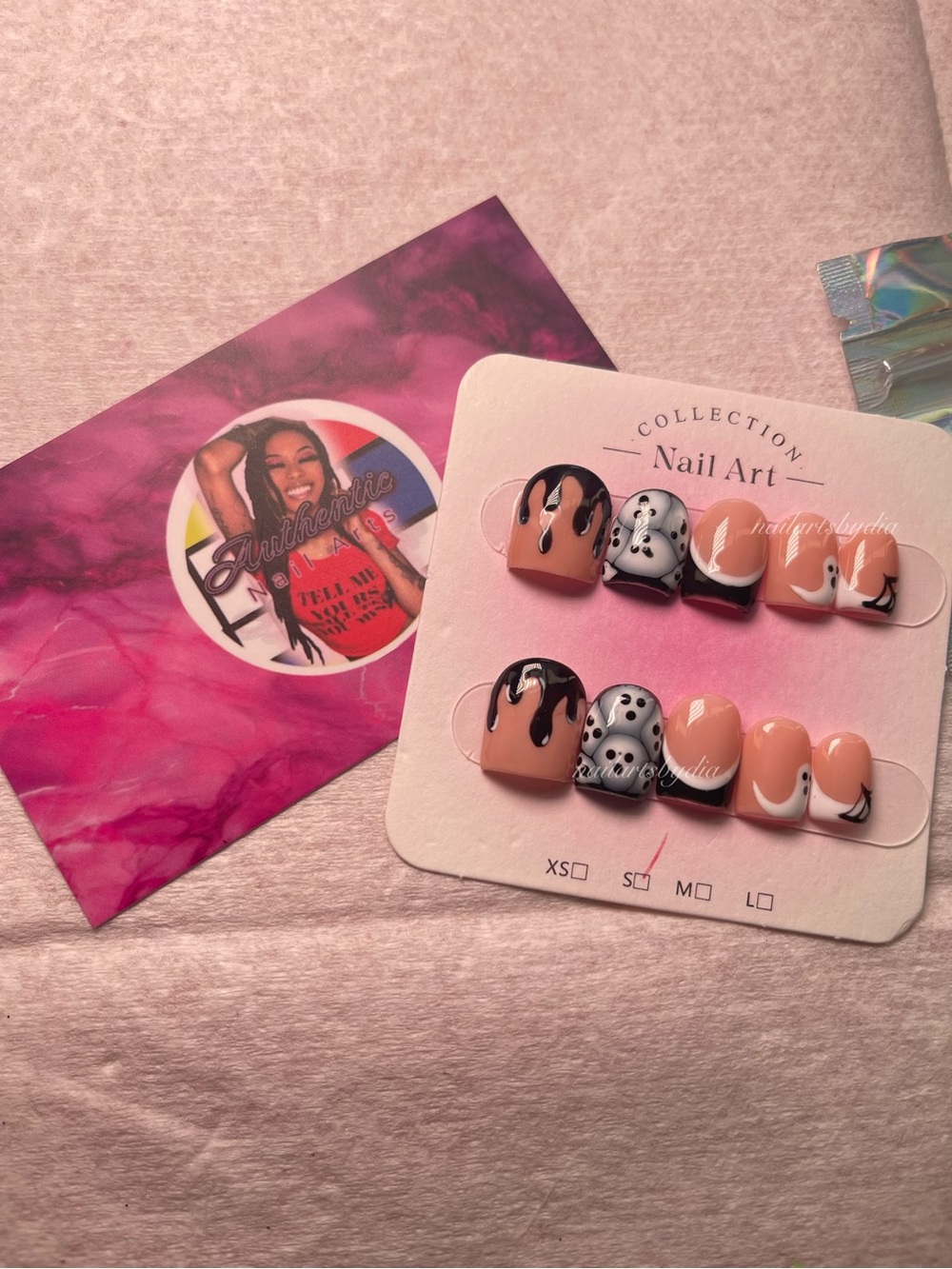 Press-On Nail Art Set with Ghost Accent